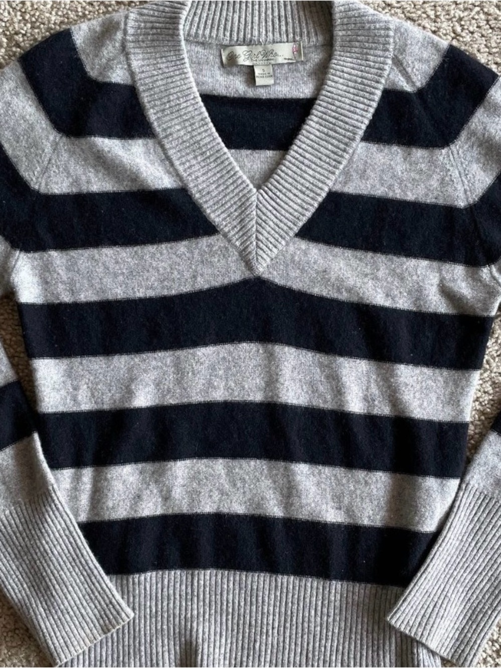 One Girl Who Striped V-Neck Sweater in Gray and Black
